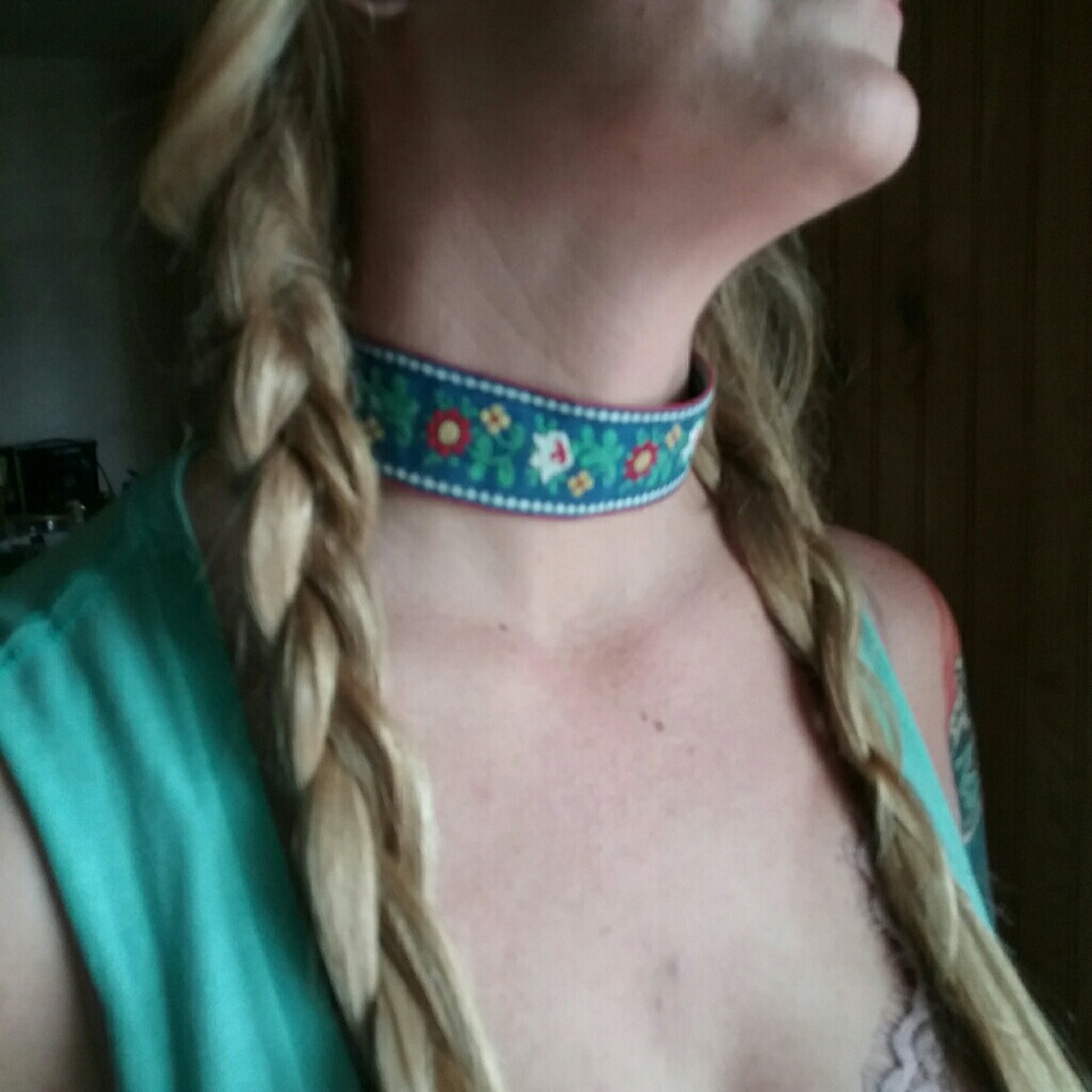 Flower Power Choker - Picture 3 of 7